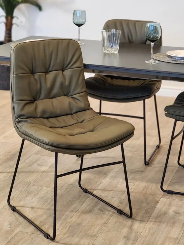 Chaise en véritable cuir