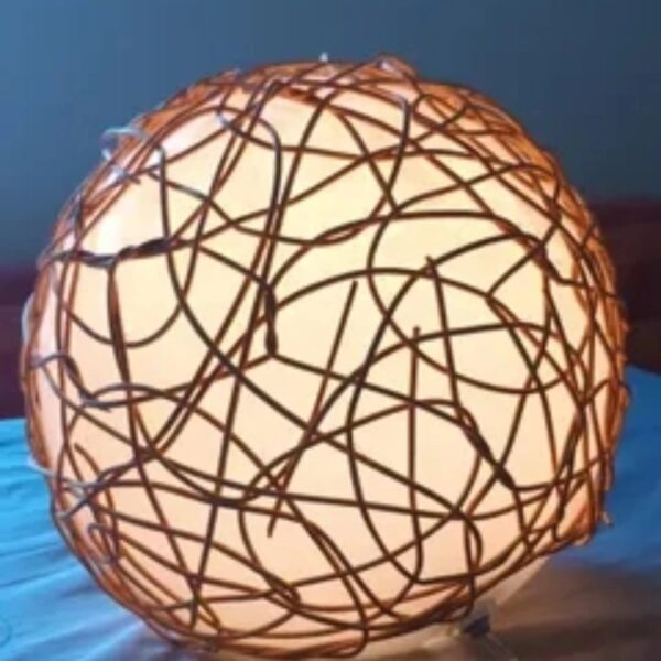 Lampe de table design en forme de boule - Image 5