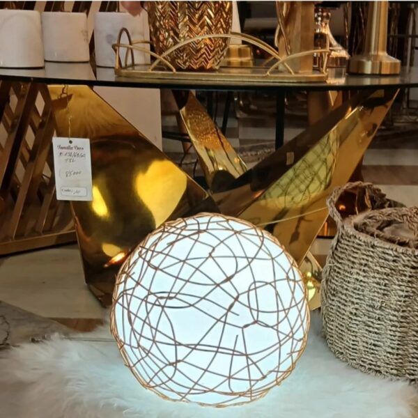 Lampe de table design en forme de boule - Image 3