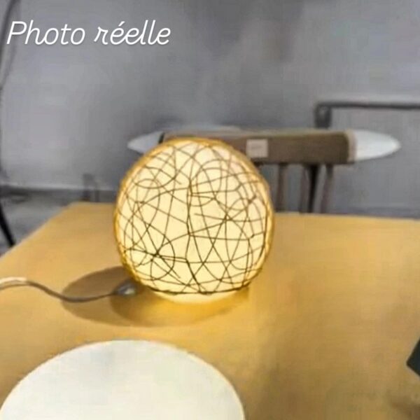 Lampe de table design en forme de boule - Image 4