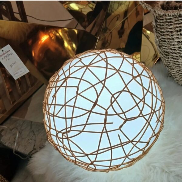 Lampe de table design en forme de boule - Image 2