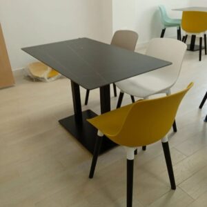 Table rectangulaire en quartz artificiel 120×70
