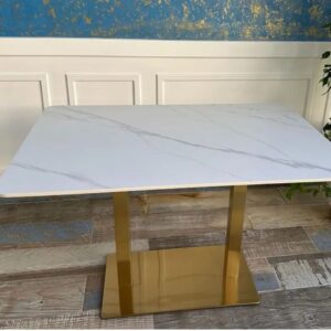 Table rectangulaire 120×70 en quartz artificiel avec pied doré