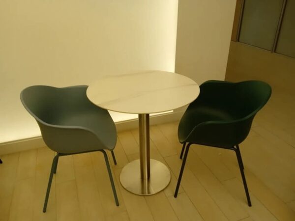 Table ronde en quartz artificiel  Ø70 cm - Image 2
