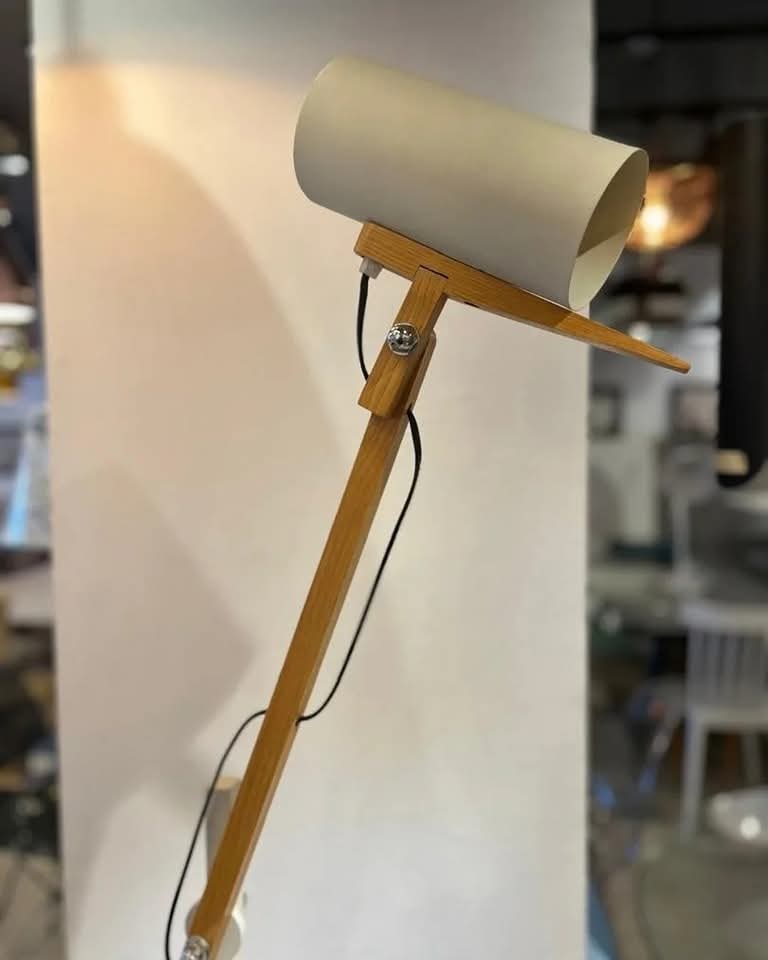 Lampadaire moderne articulé en bois et métal - Image 7