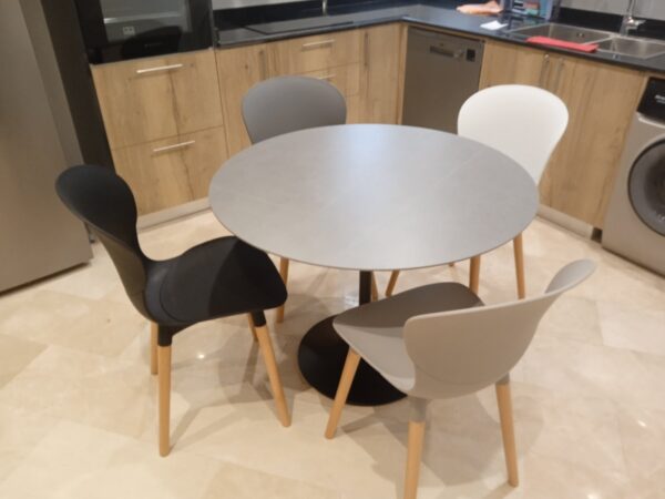 Table ronde Ø80 en quartz artificiel avec pied tulipe noire - Image 3