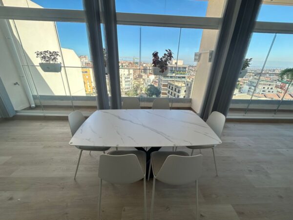 Table rectangulaire en quartz artificiel 160×90 avec pied en X - Image 4