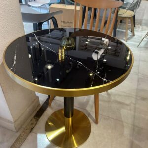 Table ronde en quartz artificiel avec bordure dorée – Diamètre 70 cm
