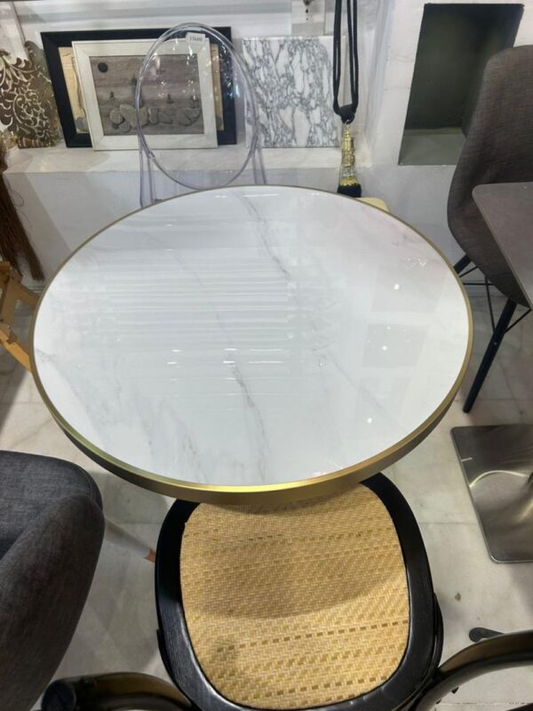 Table ronde en quartz artificiel avec bordure dorée – Ø70 cm - Image 3