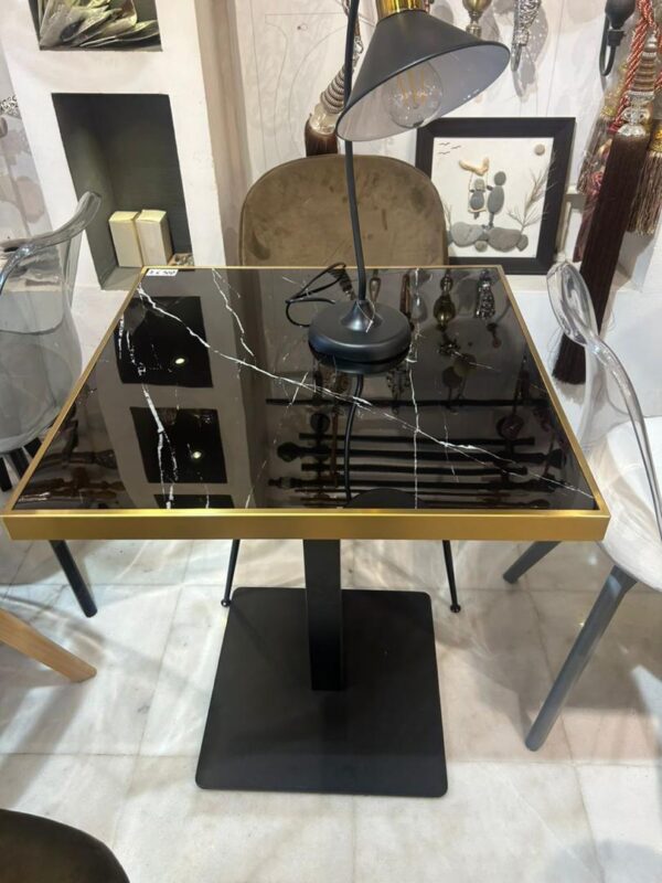 Table en quartz artificiel avec bordure dorée – 60×60 cm - Image 2