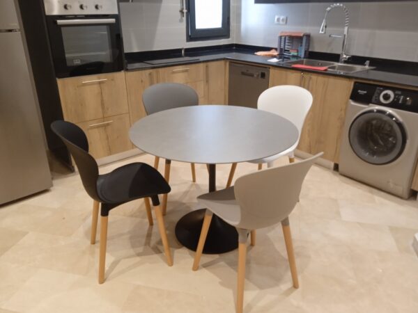 Table ronde Ø80 en quartz artificiel avec pied tulipe noire - Image 4