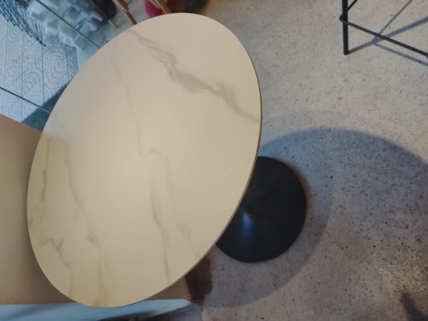 Table ronde Ø70 en quartz artificiel avec pied tulipe noire - Image 9