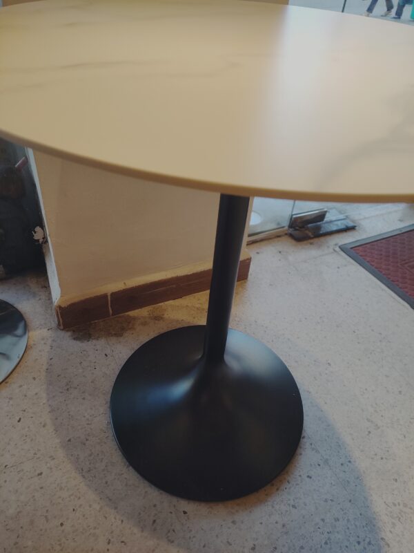 Table ronde Ø70 en quartz artificiel avec pied tulipe noire - Image 10