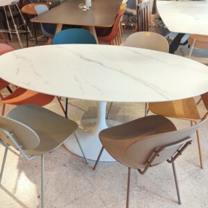 Table à manger ovale Tulipe Saarinen 160 cm