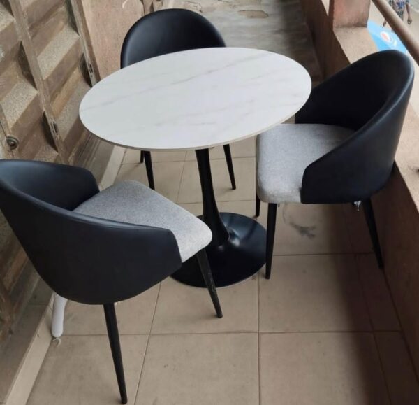 Table ronde Ø80 en quartz artificiel avec pied tulipe noire - Image 2