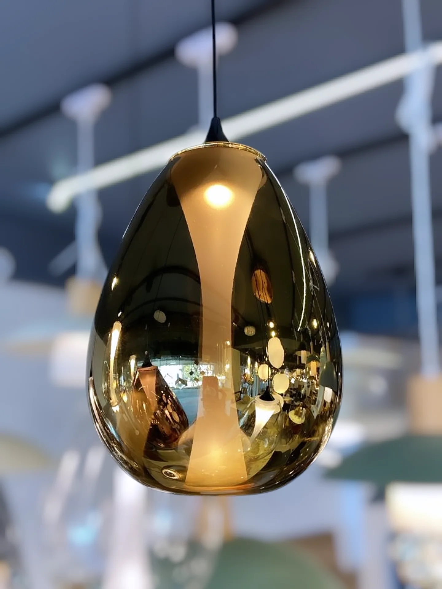 Suspension en verre en forme de poire - Image 4