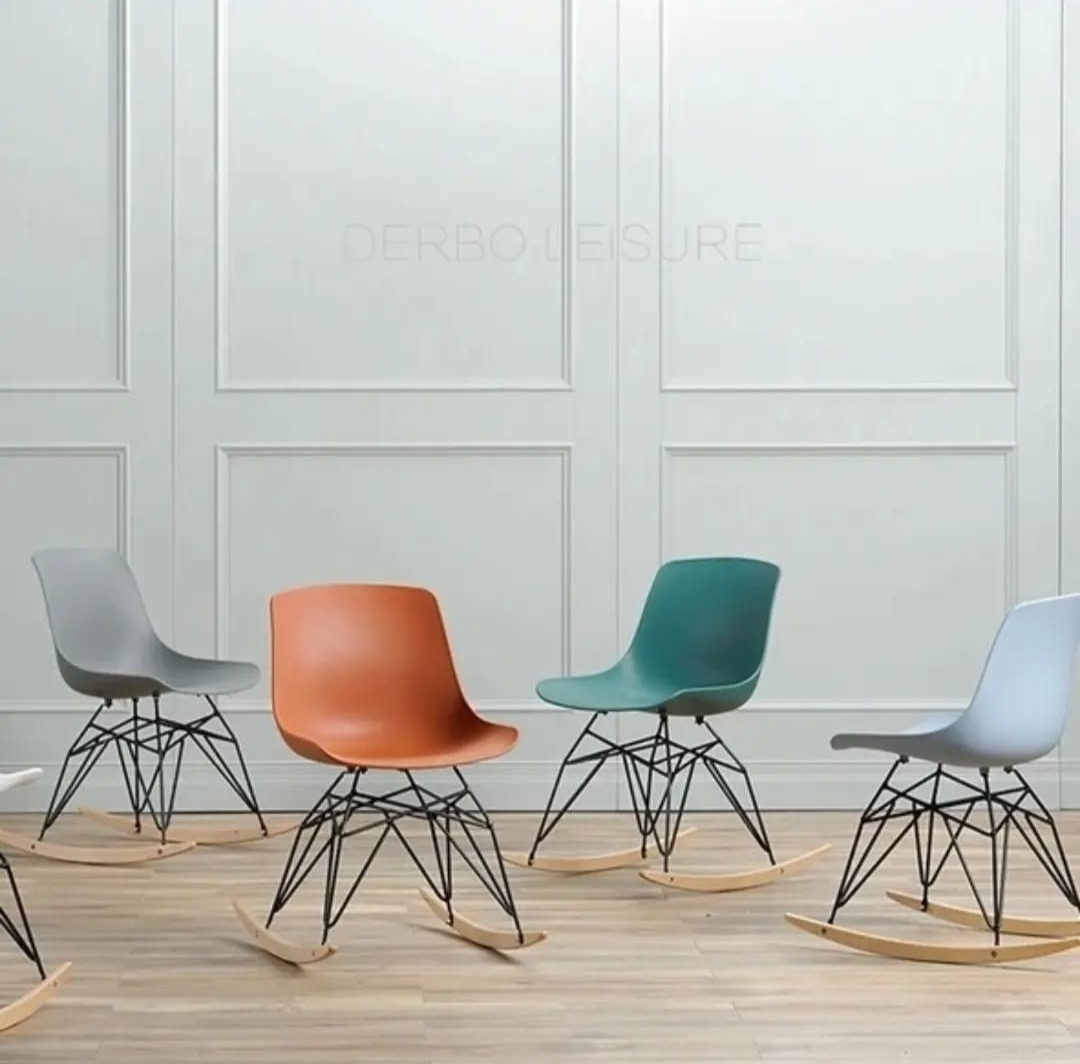 Chaise à bascule modèle 192