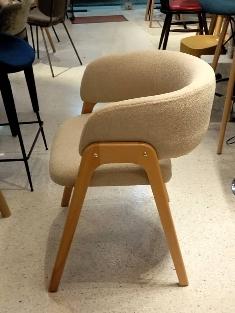 Chaise Design Scandinave en Tissu et Bois - Image 17