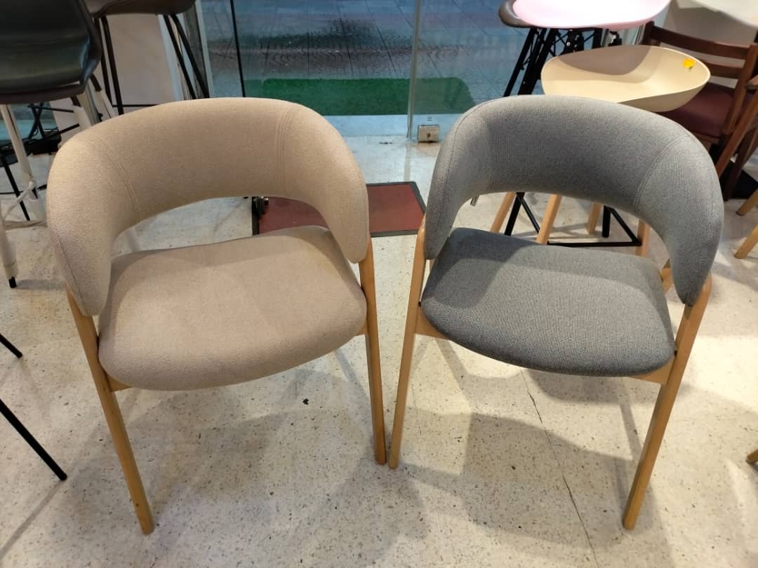 Chaise Design Scandinave en Tissu et Bois - Image 15