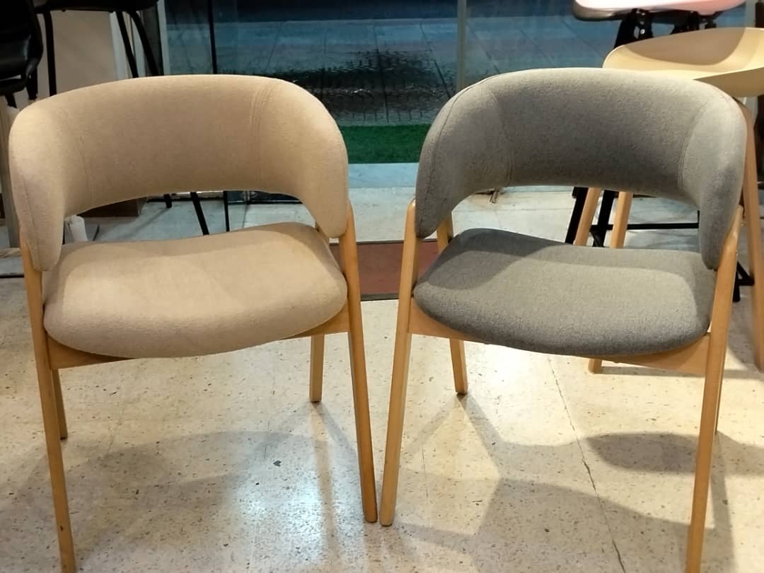 Chaise Design Scandinave en Tissu et Bois - Image 14