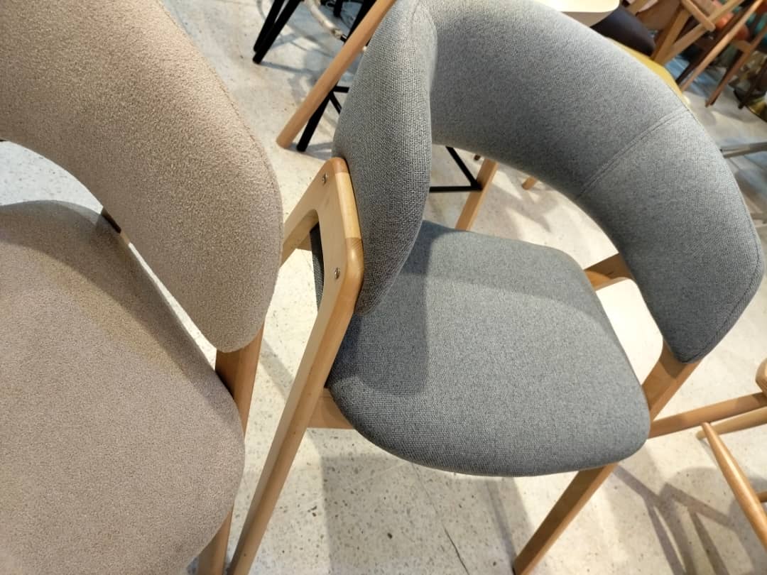 Chaise Design Scandinave en Tissu et Bois - Image 13