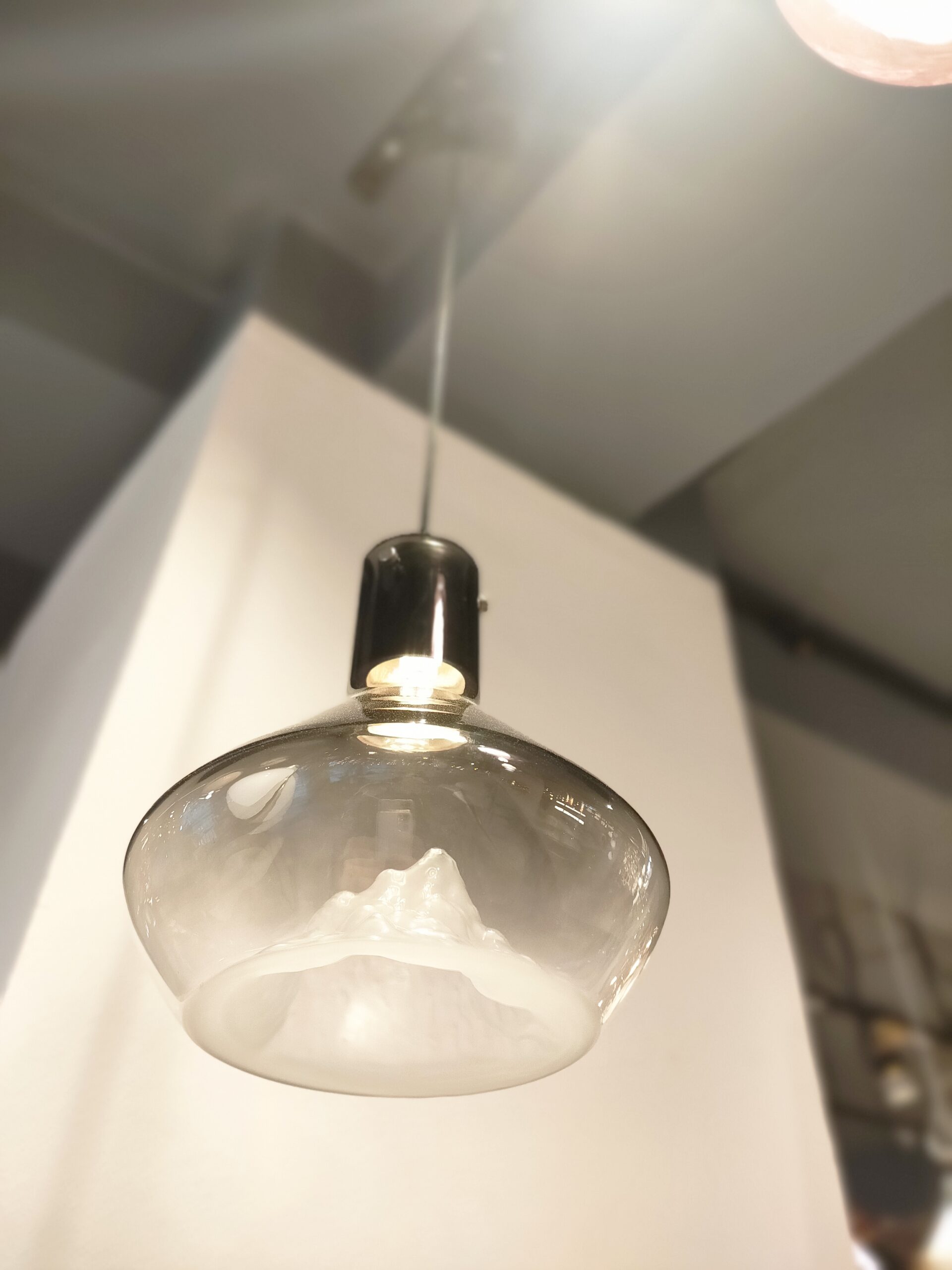 Suspension Montagne en Verre Fumé - Image 3