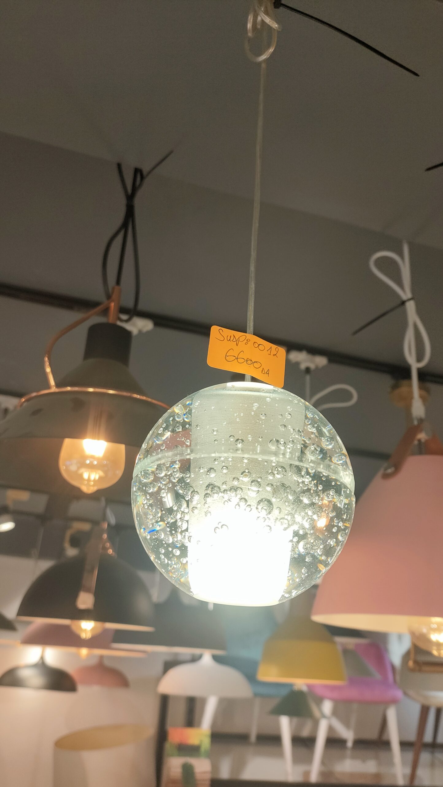 Suspension "Crystal Bubble" – Éclat de Gouttes d’Eau - Image 8