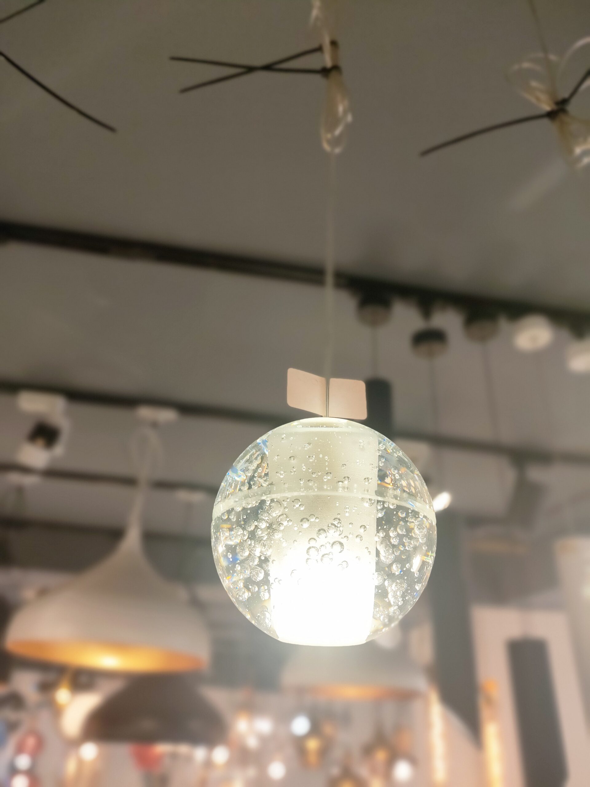 Suspension "Crystal Bubble" – Éclat de Gouttes d’Eau - Image 7