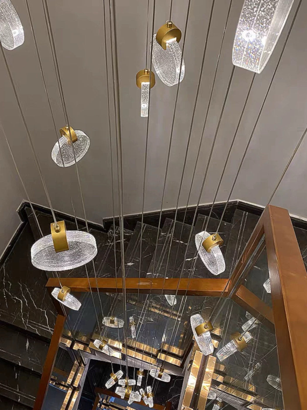 Suspension LED Design "Galaxy" – Disque Acrylique Effet Bulles & Or - Image 4