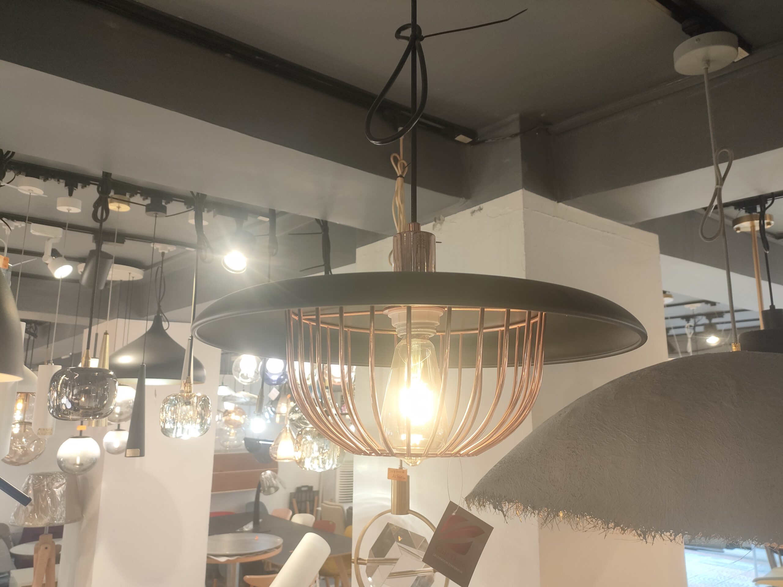 Suspension Industrielle Métal Noir et Cage Cuivrée - Image 6