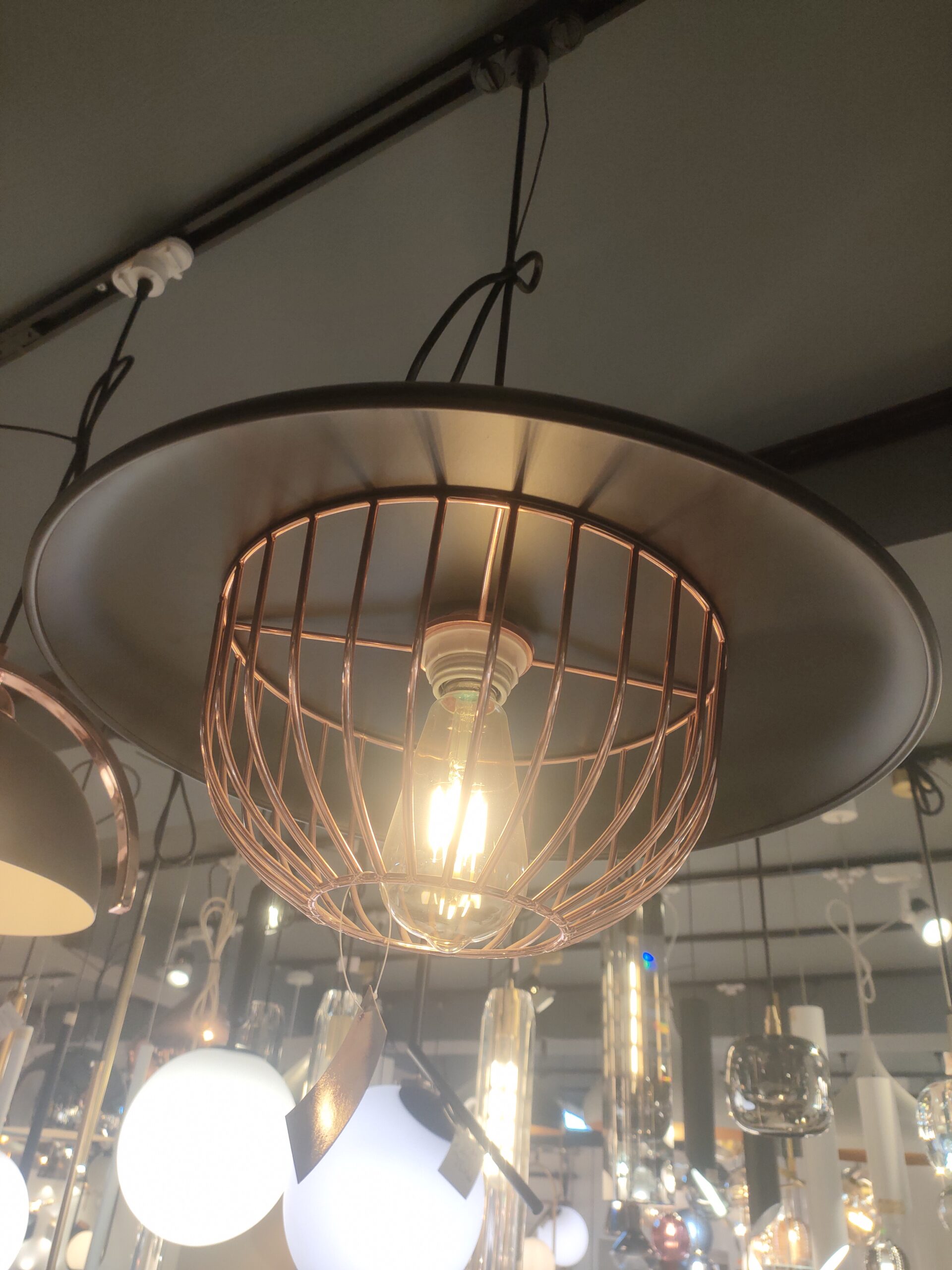 Suspension Industrielle Métal Noir et Cage Cuivrée - Image 8