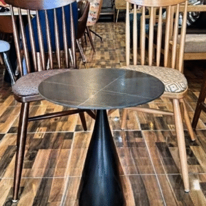 Table basse ronde avec plateau en quartz