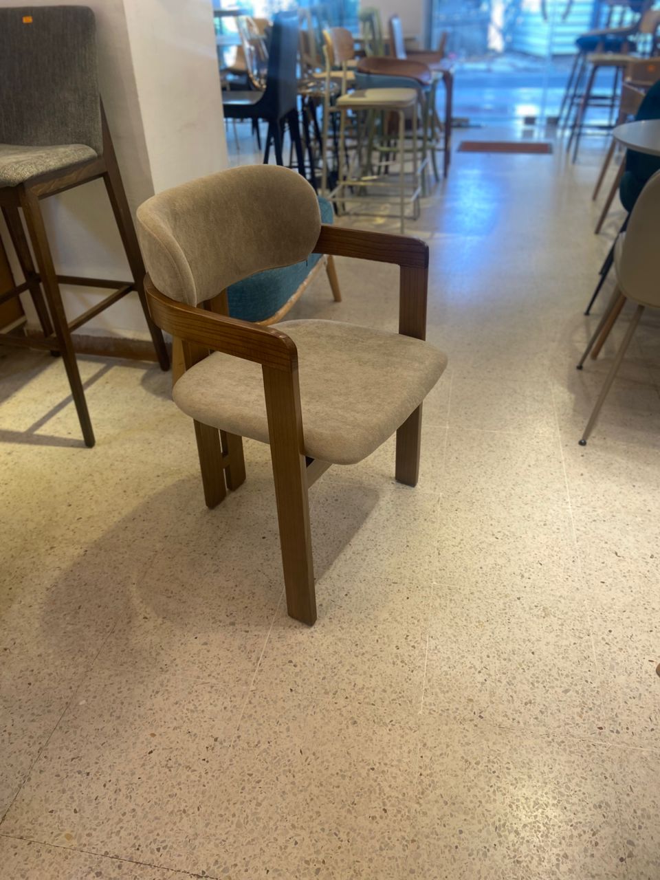 Chaise de salle à manger moderne avec accoudoirs - Image 9