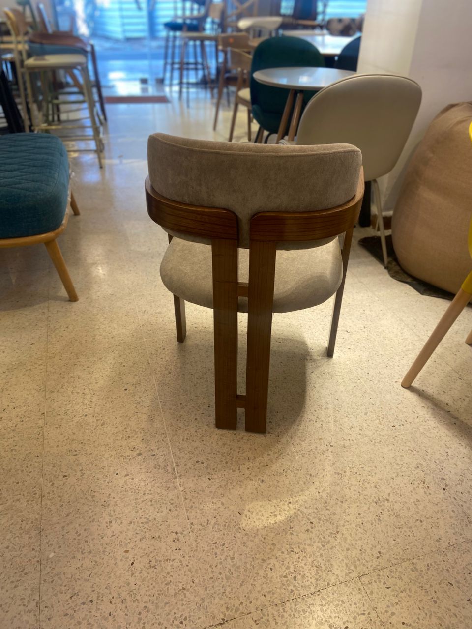 Chaise de salle à manger moderne avec accoudoirs - Image 8