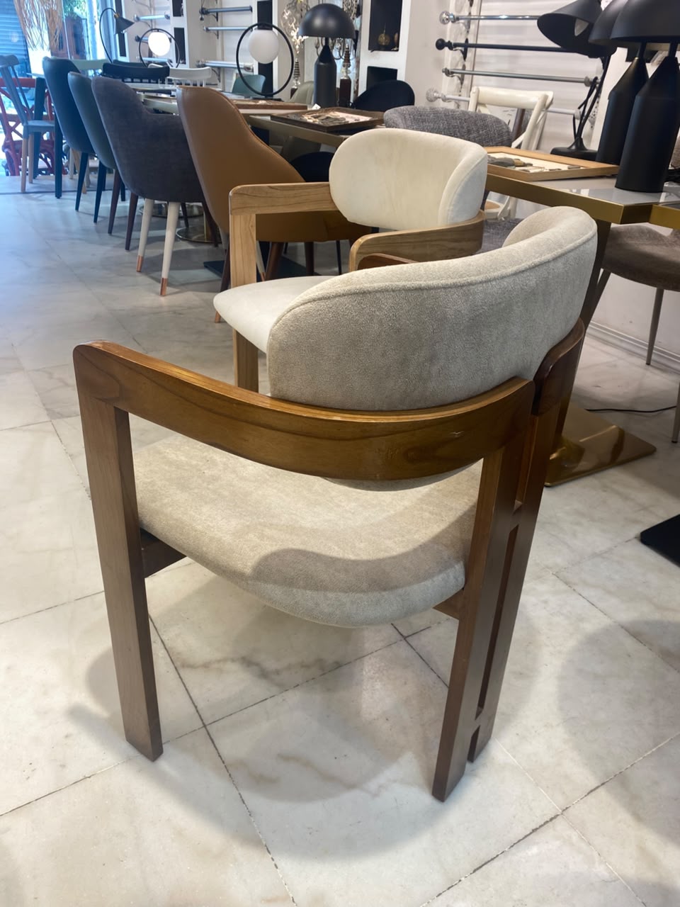 Chaise de salle à manger moderne avec accoudoirs - Image 6