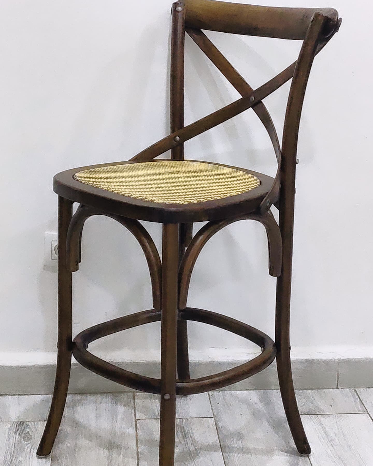 Tabouret de bar Crossback en Frêne Massif – L'Élégance Bistrot Réinventée - Image 13