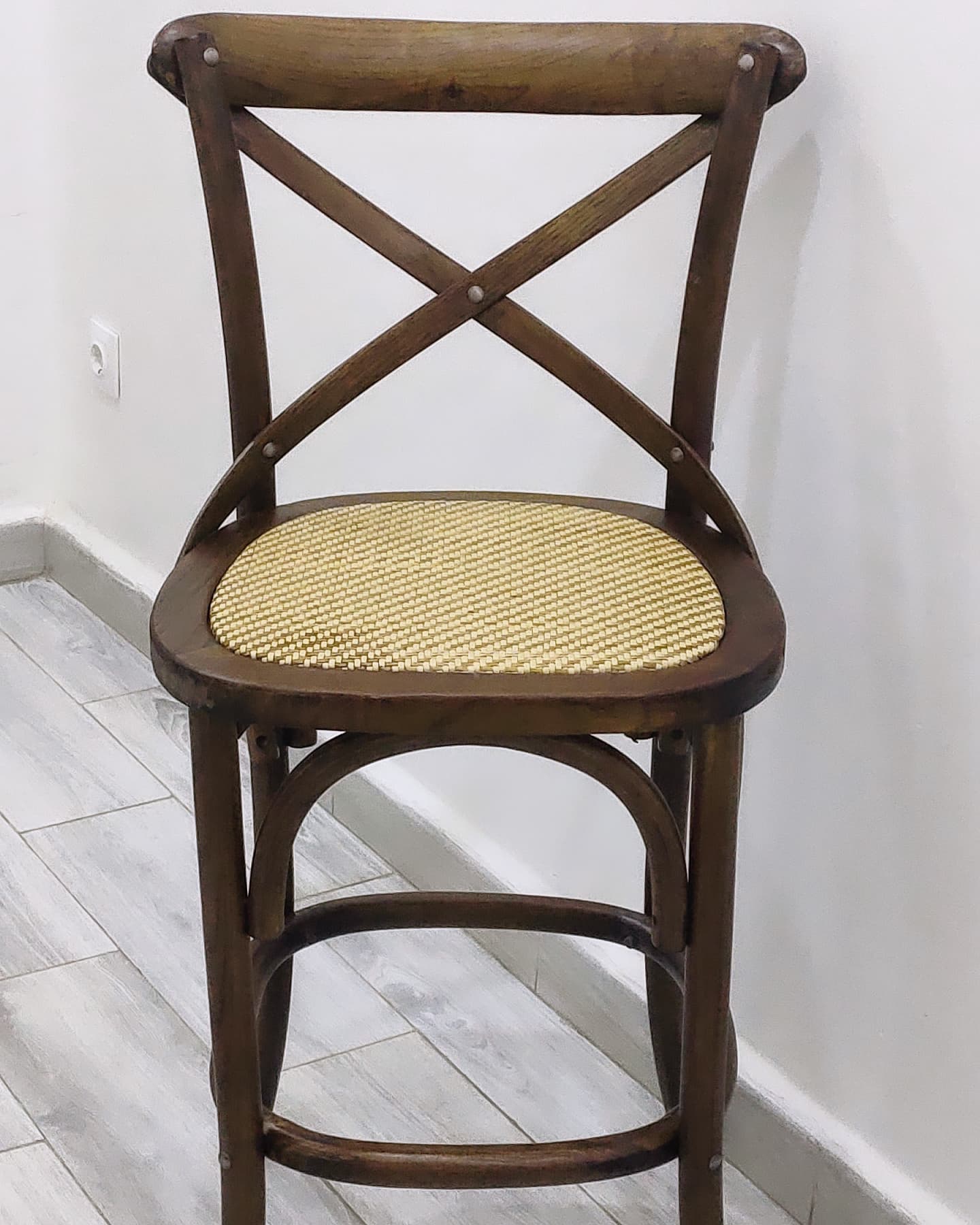 Tabouret de bar Crossback en Frêne Massif – L'Élégance Bistrot Réinventée - Image 11