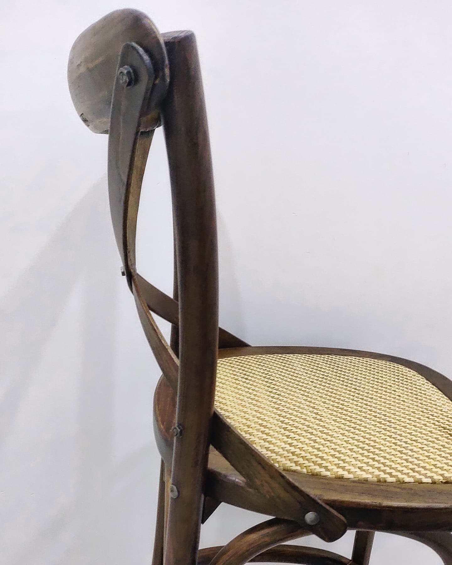 Tabouret de bar Crossback en Frêne Massif – L'Élégance Bistrot Réinventée - Image 15