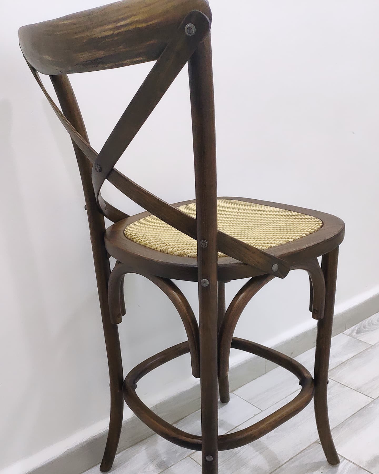 Tabouret de bar Crossback en Frêne Massif – L'Élégance Bistrot Réinventée - Image 16