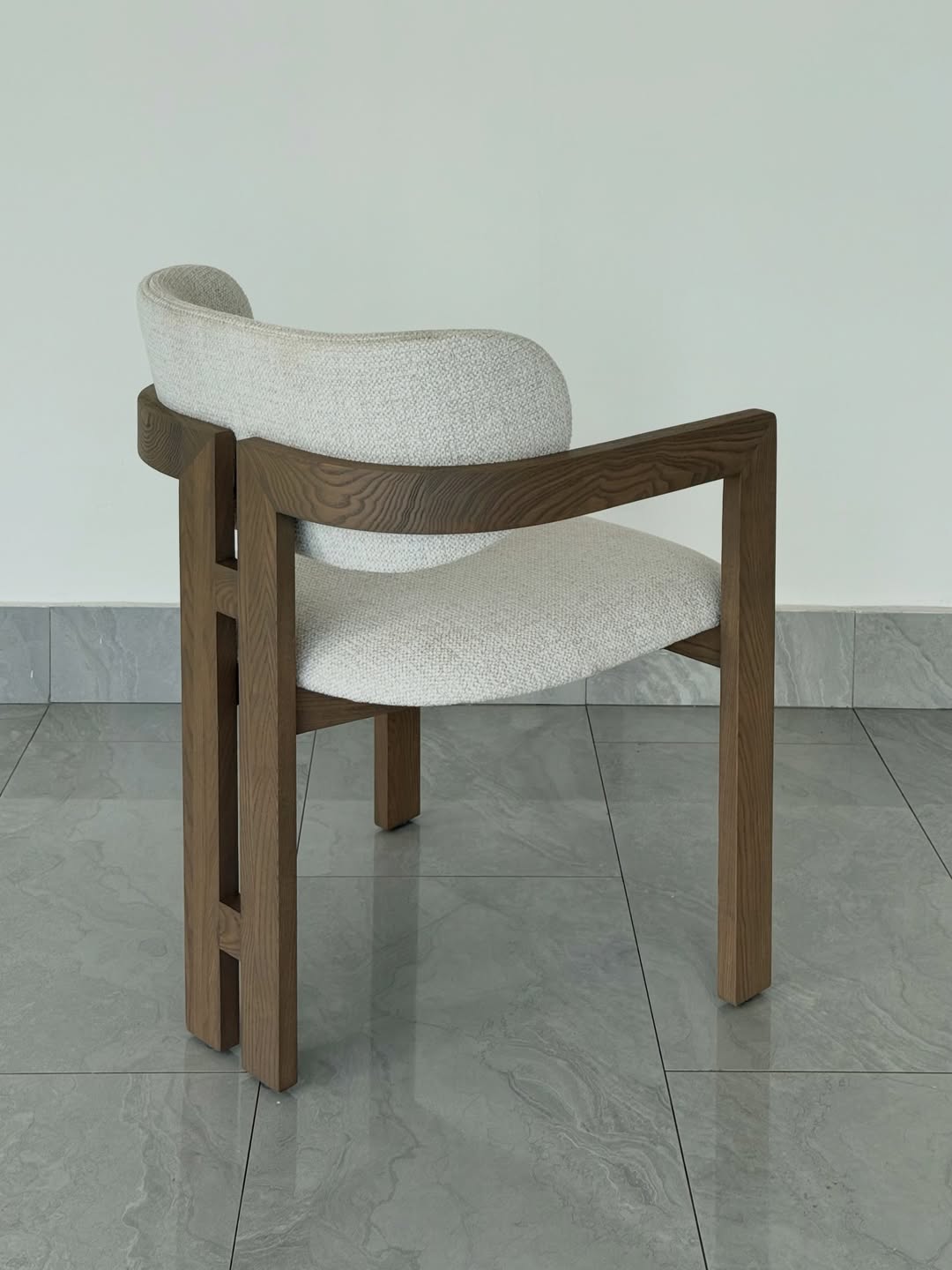 Chaise de salle à manger moderne avec accoudoirs - Image 17